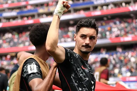 لاعب كندا: شعرت وكأن الجميع سدد كرة الهدف معي